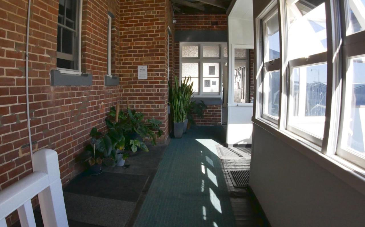 Geraldton Backpackers Hostel Exterior photo