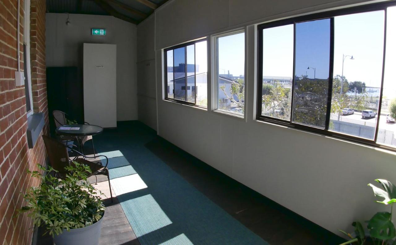 Geraldton Backpackers Hostel Exterior photo
