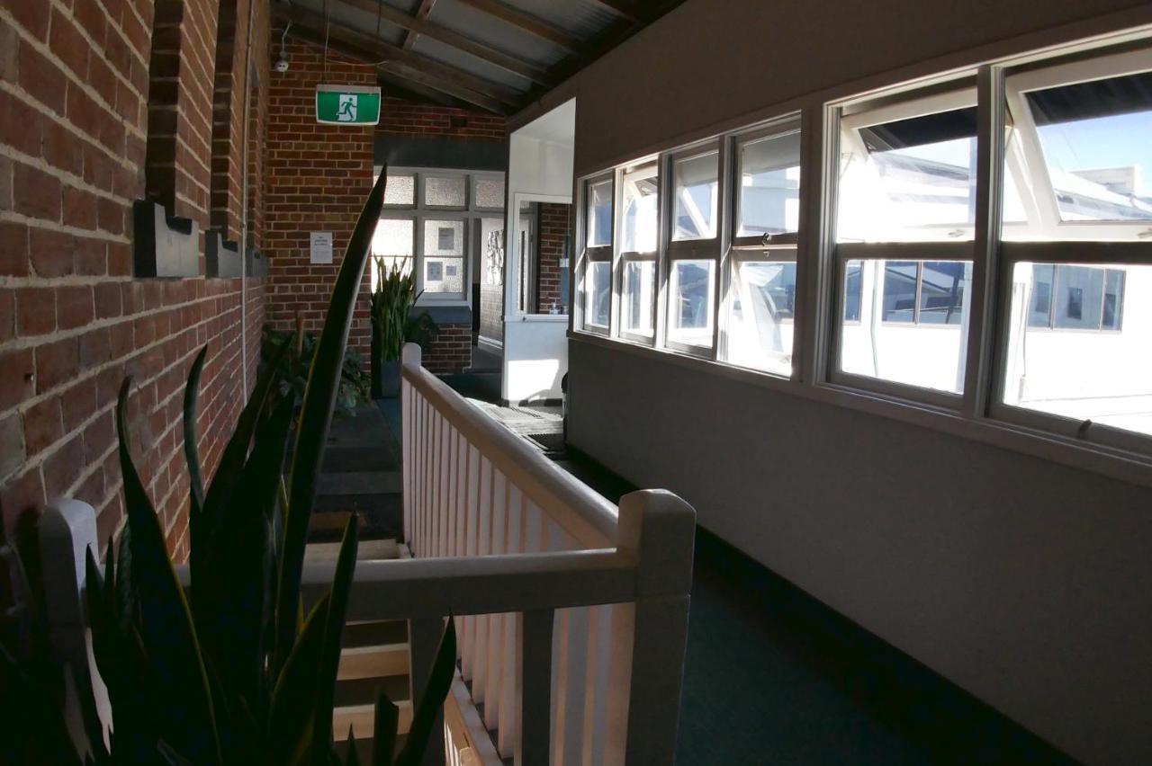 Geraldton Backpackers Hostel Exterior photo