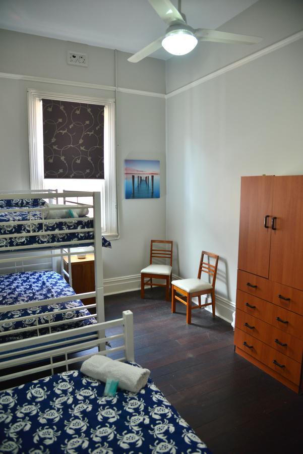 Geraldton Backpackers Hostel Exterior photo