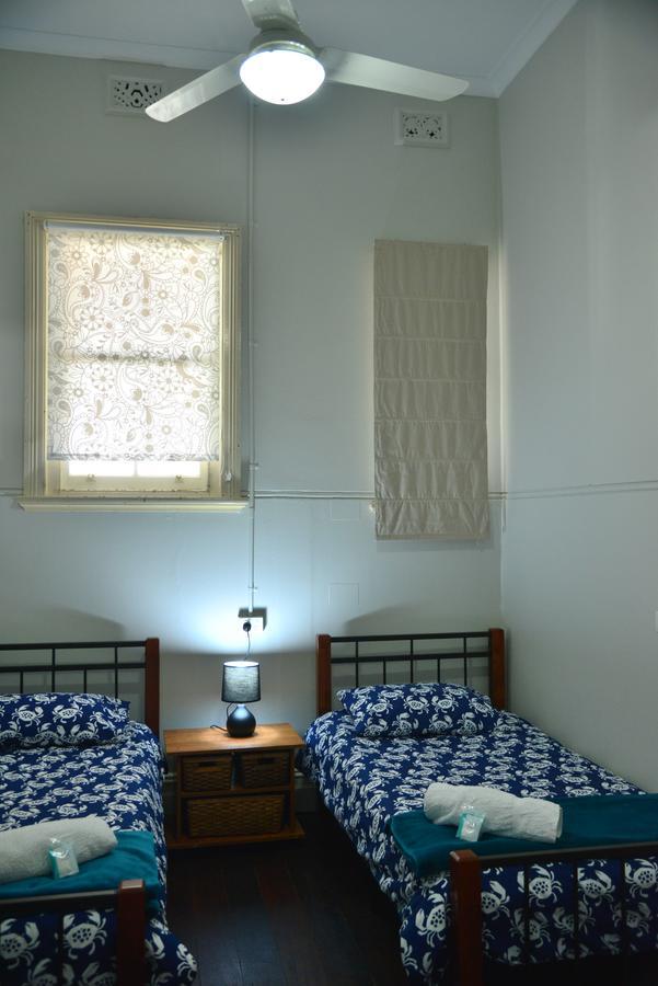 Geraldton Backpackers Hostel Exterior photo