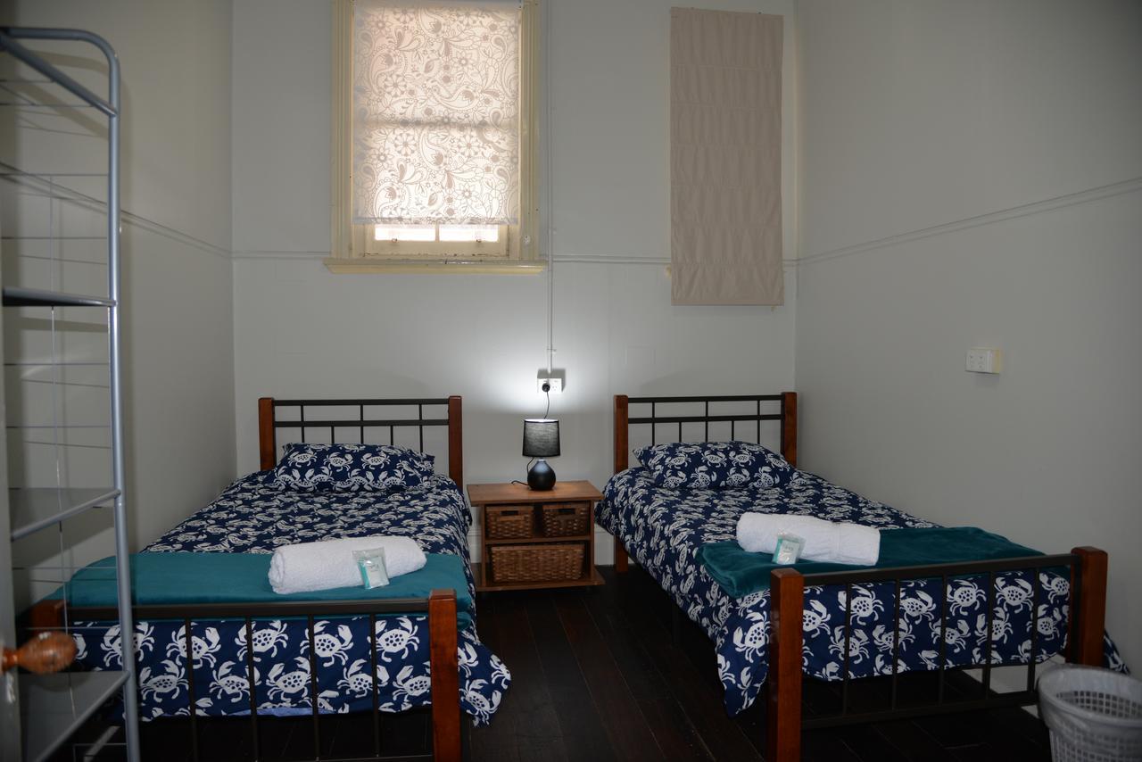 Geraldton Backpackers Hostel Exterior photo