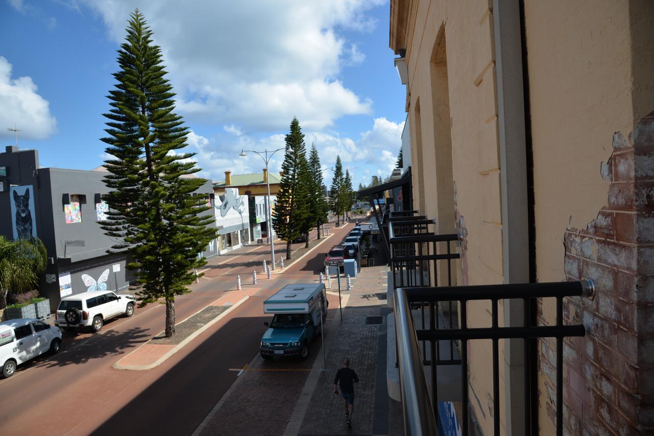 Geraldton Backpackers Hostel Exterior photo