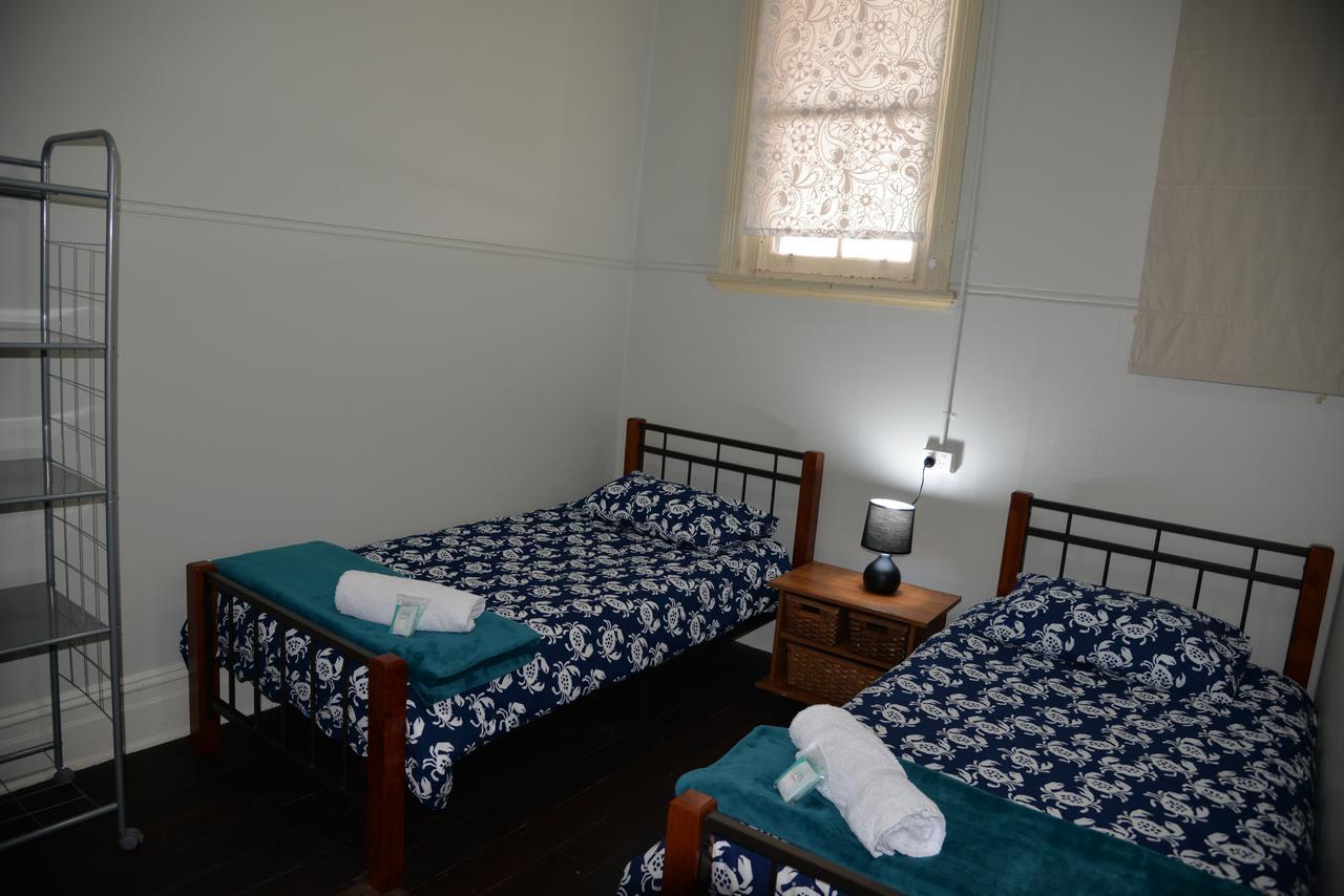 Geraldton Backpackers Hostel Exterior photo