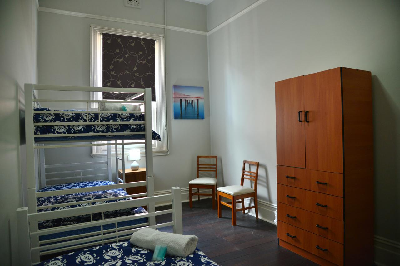 Geraldton Backpackers Hostel Exterior photo