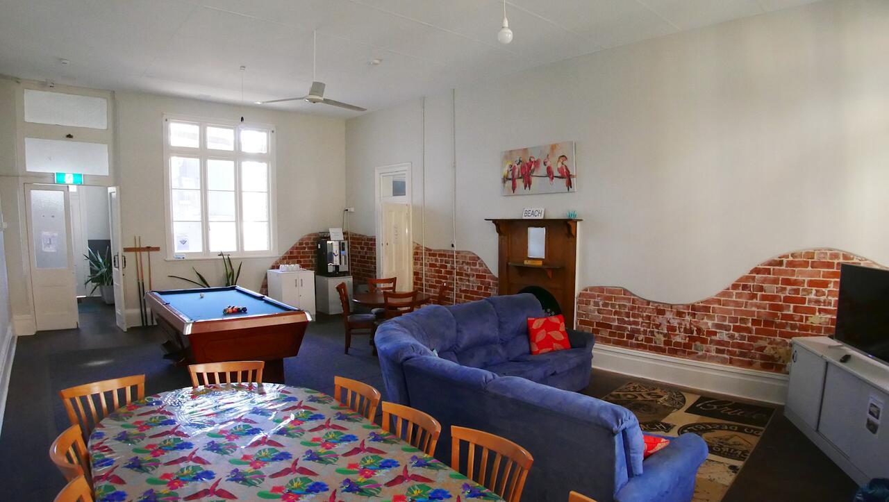 Geraldton Backpackers Hostel Exterior photo